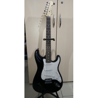 SQUIER by FENDER MM STRAT HT BLACK